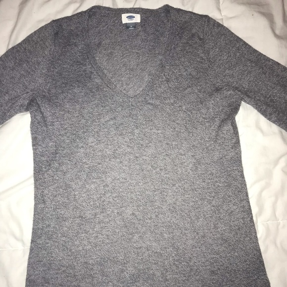 Old Navy Classic V-Neck sweater - Picture 1 of 5